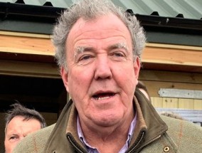 杰里米·克拉克森(Jeremy Clarkson)批准了议会在Diddly蹲下农场的新项目