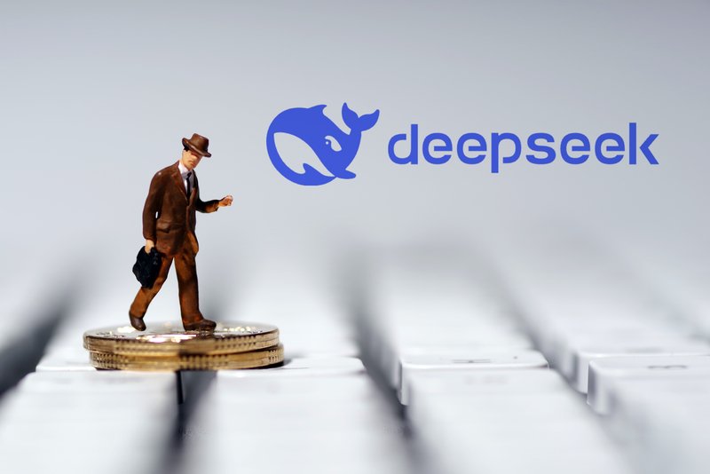 DeepSeek风暴卷进公募机构 会改写行业格局吗？近20家基金公司已完成或即将完成DeepSeek开源模型私有化部署